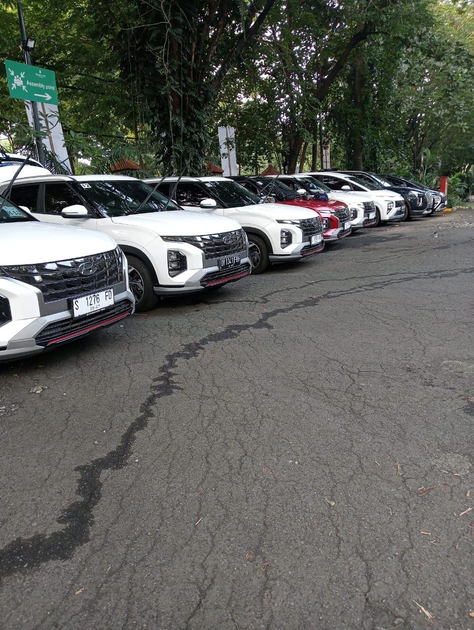 Proses muat barang oleh tim Orc Transportasi